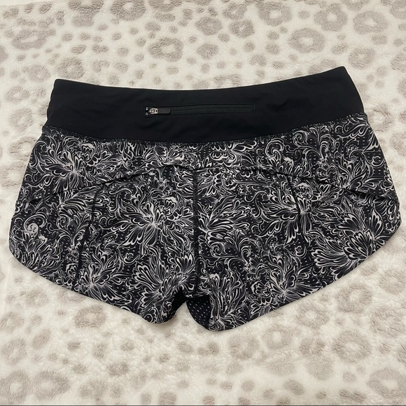 Lululemon Speed Up Shorts - Picture 1 of 3